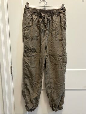 Women’s lightweight cargo joggers